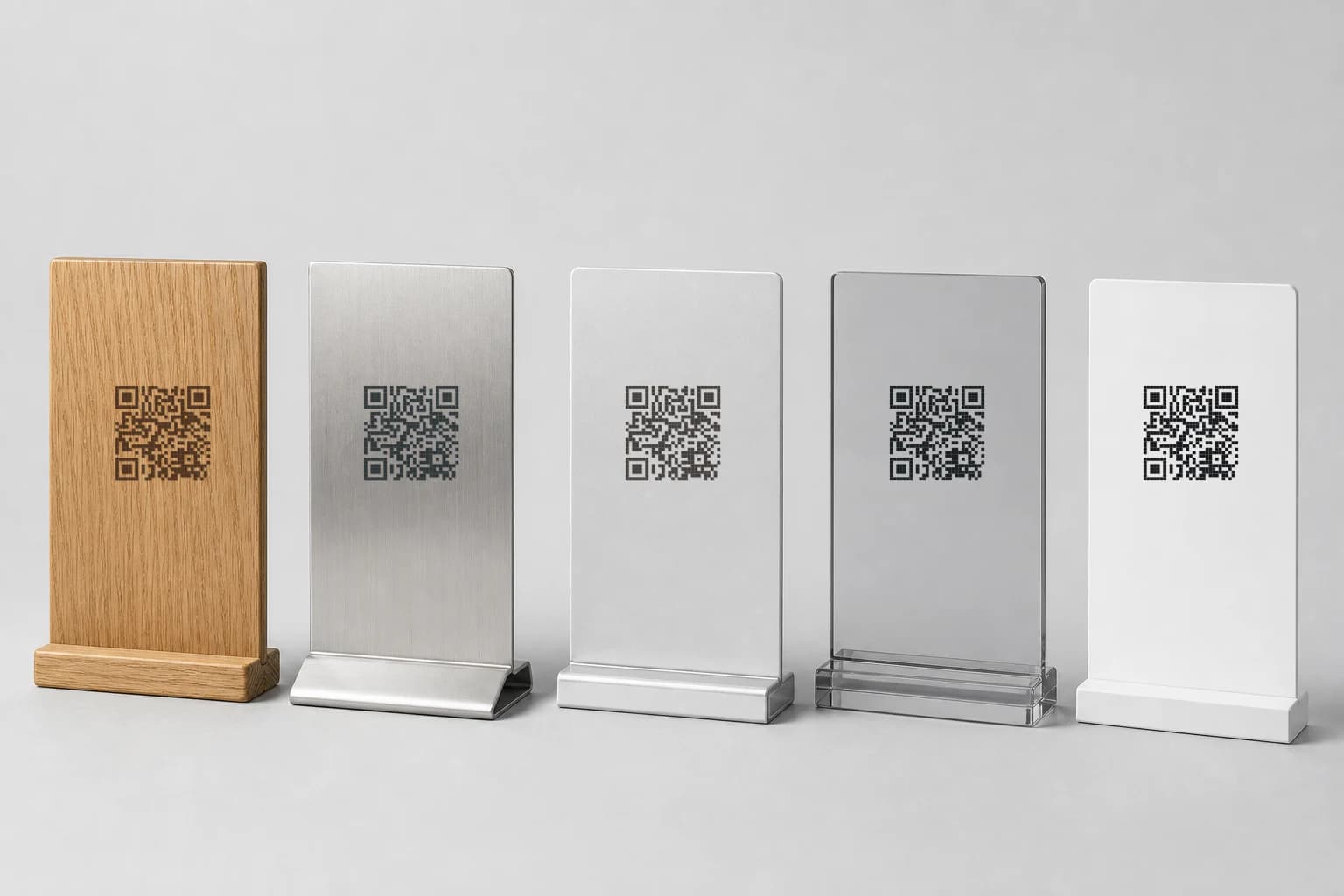 Suports QR gravats en fusta, acrílic, PVC i metall