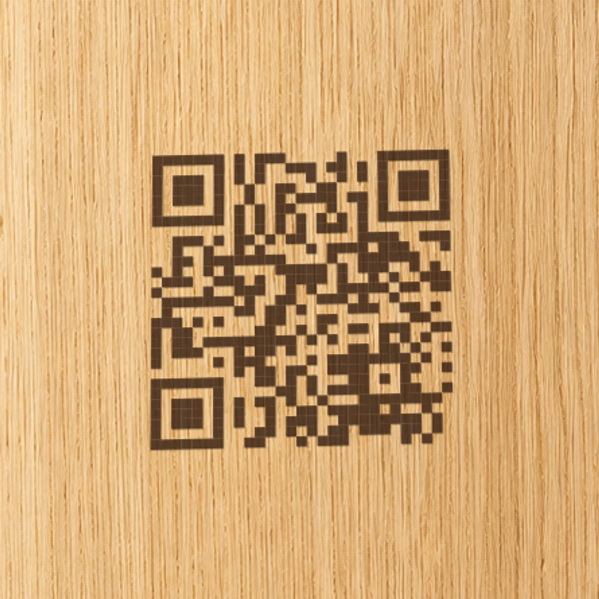 Support QR de table en Bois dans un restaurant